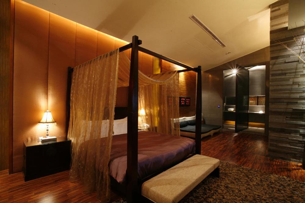 Chateau Boutique Motel Taichung Extérieur photo